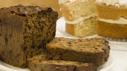 Bara brith, trît amser te Cymreig traddodiadol, yn y bwyty ym Mhlas Newydd, Ynys Môn